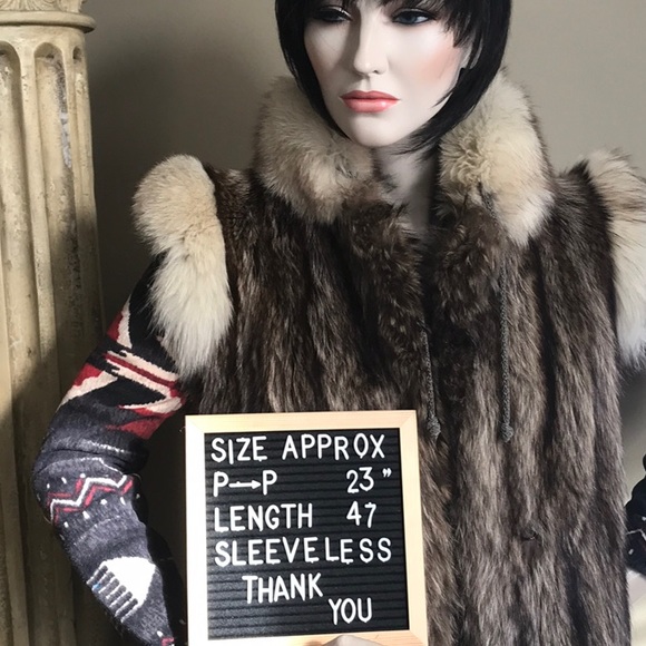 STUNNING FULL LENGTH VEST IN RACCOON & FOX FUR - Picture 7 of 8